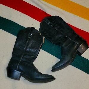 Black cowgirl boots